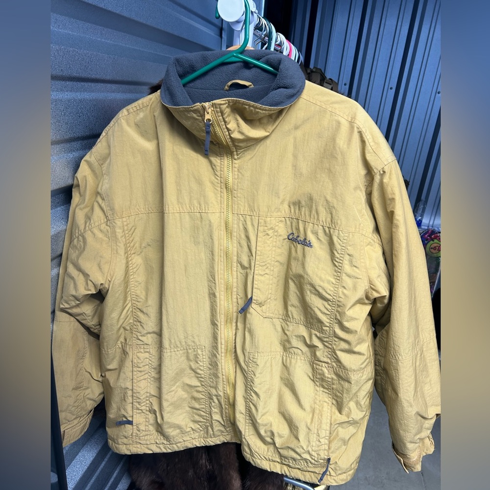 Cabela’s Rain Jacket with good quality zipper and zippered pockets
